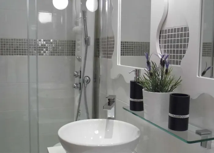 Centre - Savoy District *